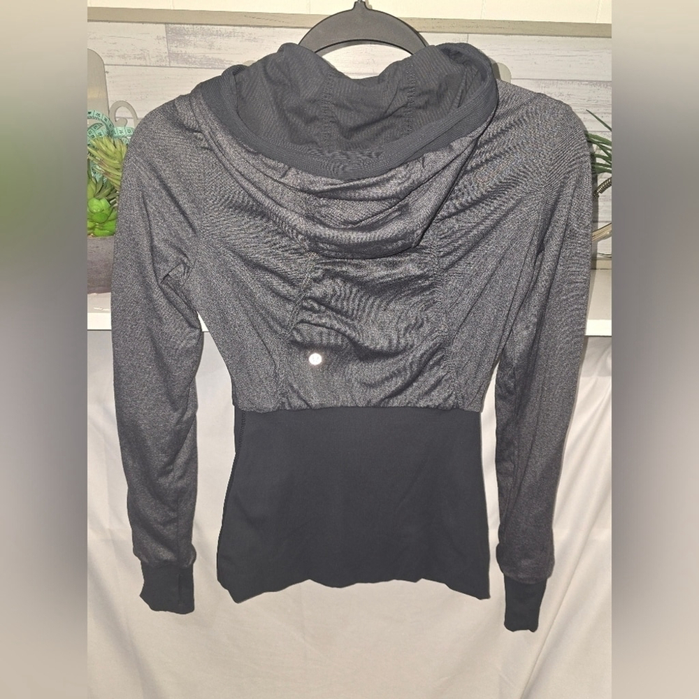 Lululemon Reversible Dance Studio Jacket, Size 6 - Picture 7 of 8